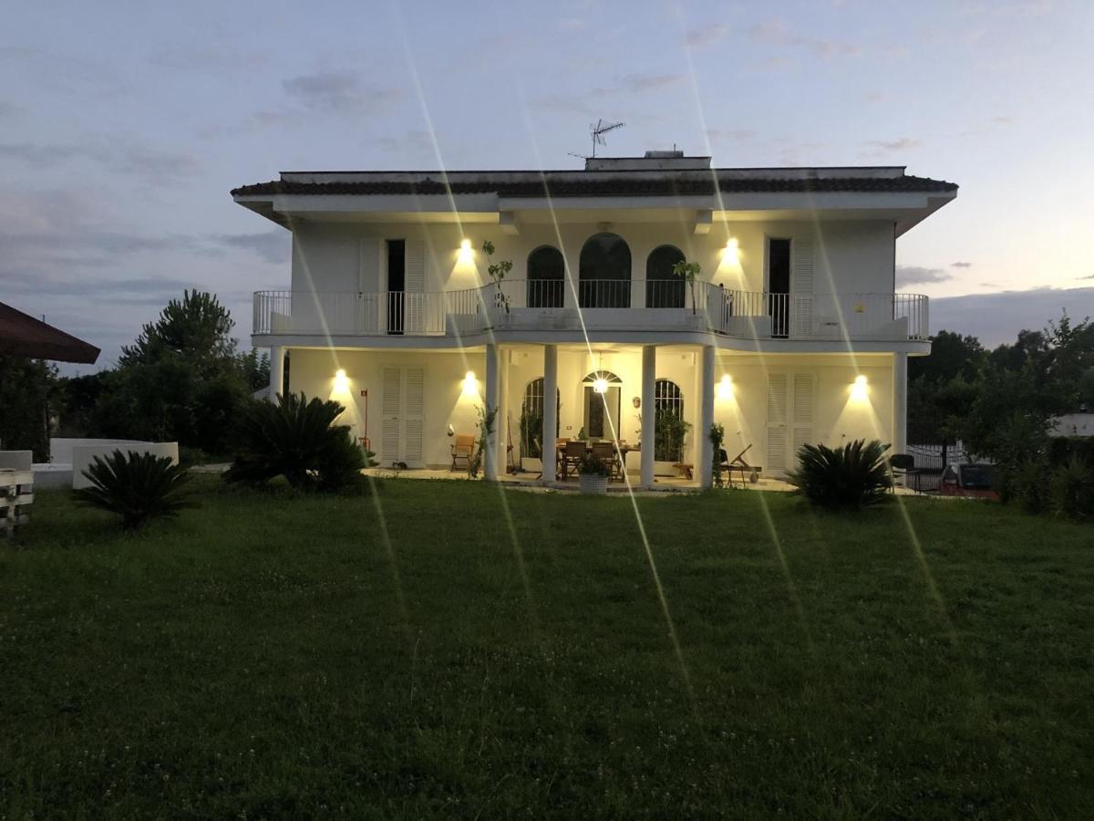 Casa Blanca B&B Latina Bagian luar foto