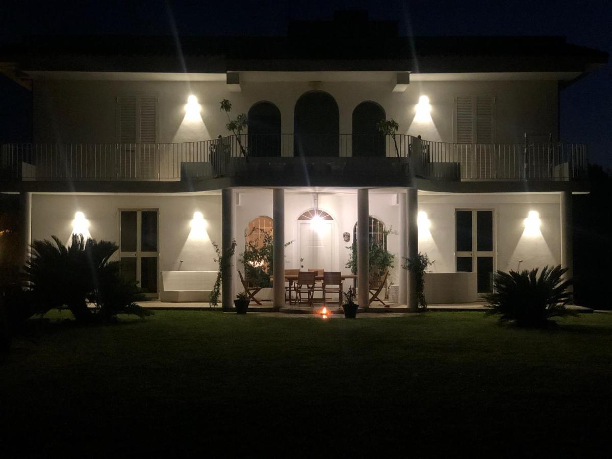 Casa Blanca B&B Latina Bagian luar foto