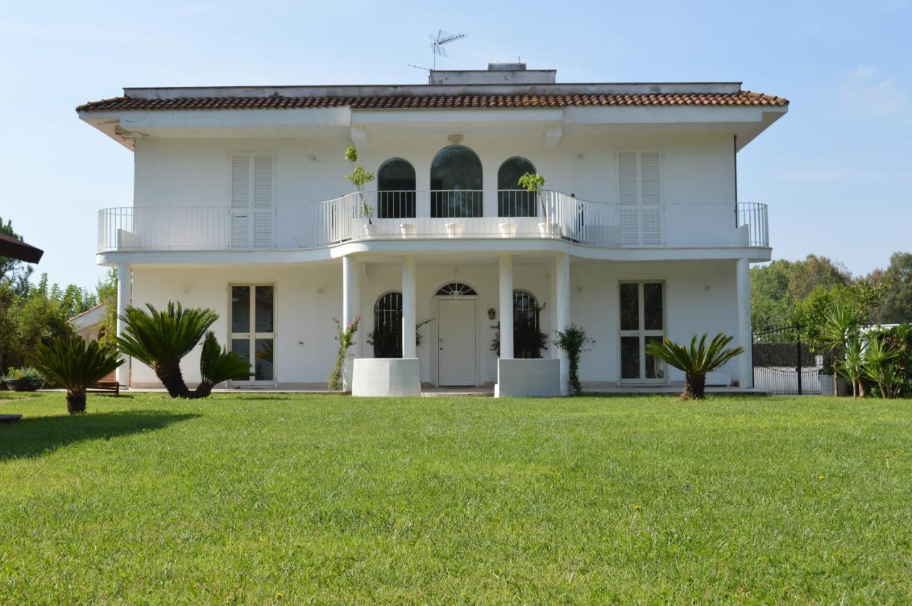 Casa Blanca B&B Latina Bagian luar foto