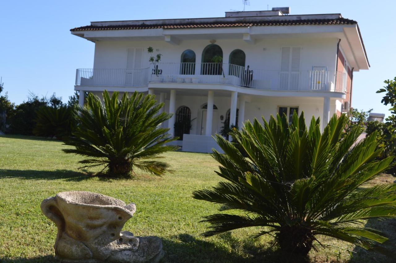 Casa Blanca B&B Latina Bagian luar foto